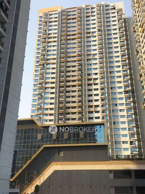 2 BHK Flat In Amanora Gold Towers For Sale  In  Amanora Park Town, Pune