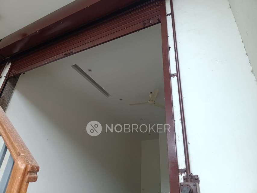 Shop in Chittaranjan Park, Delhi for Rent 