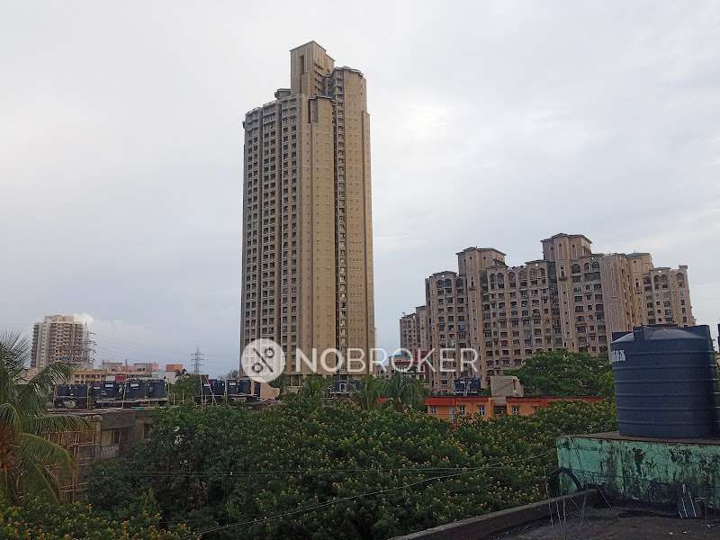 Single Room for Female In 3 BHK  In Dosti Ambrosia In Antop Hill