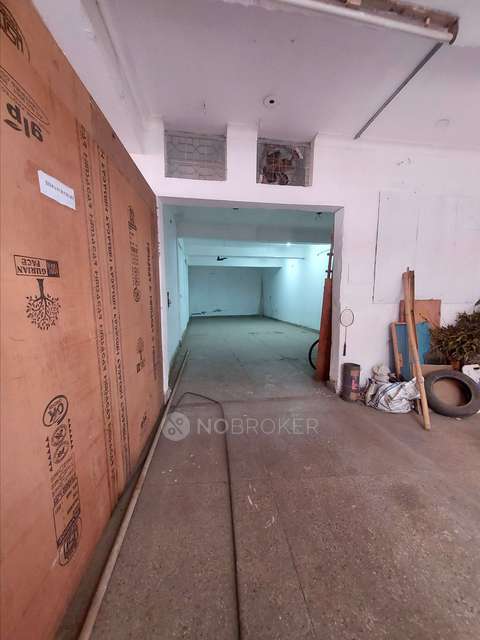 Godown/Warehouse in Krishna Nagar, Delhi for Rent 