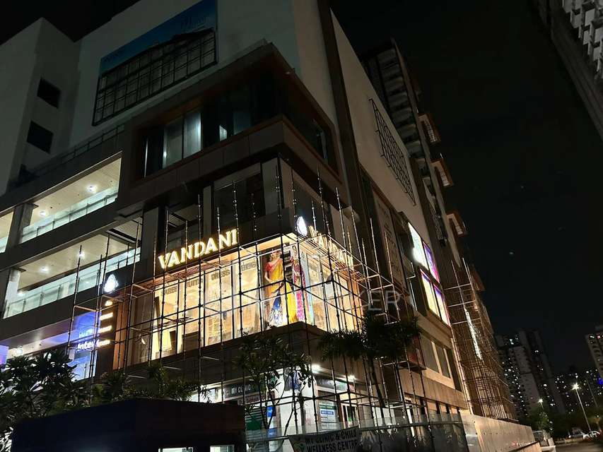 Shop in Ek Murti Square, Greater Noida for Rent 