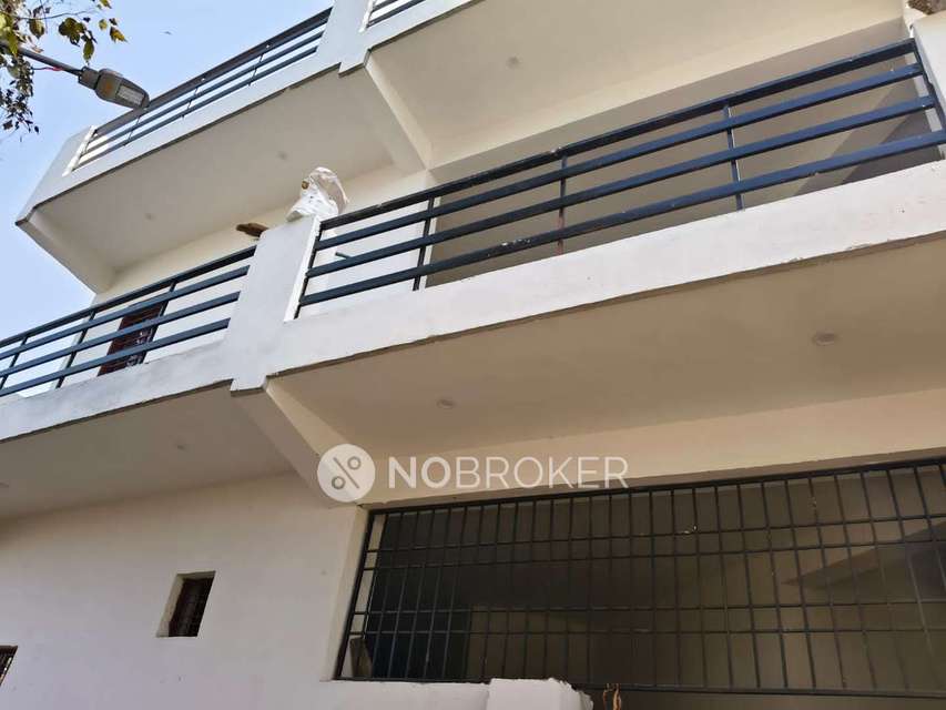 1 RK House for Rent  In  Sector 104