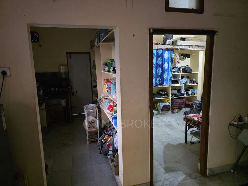 4+ BHK Flat For Sale  In Hafeezpet