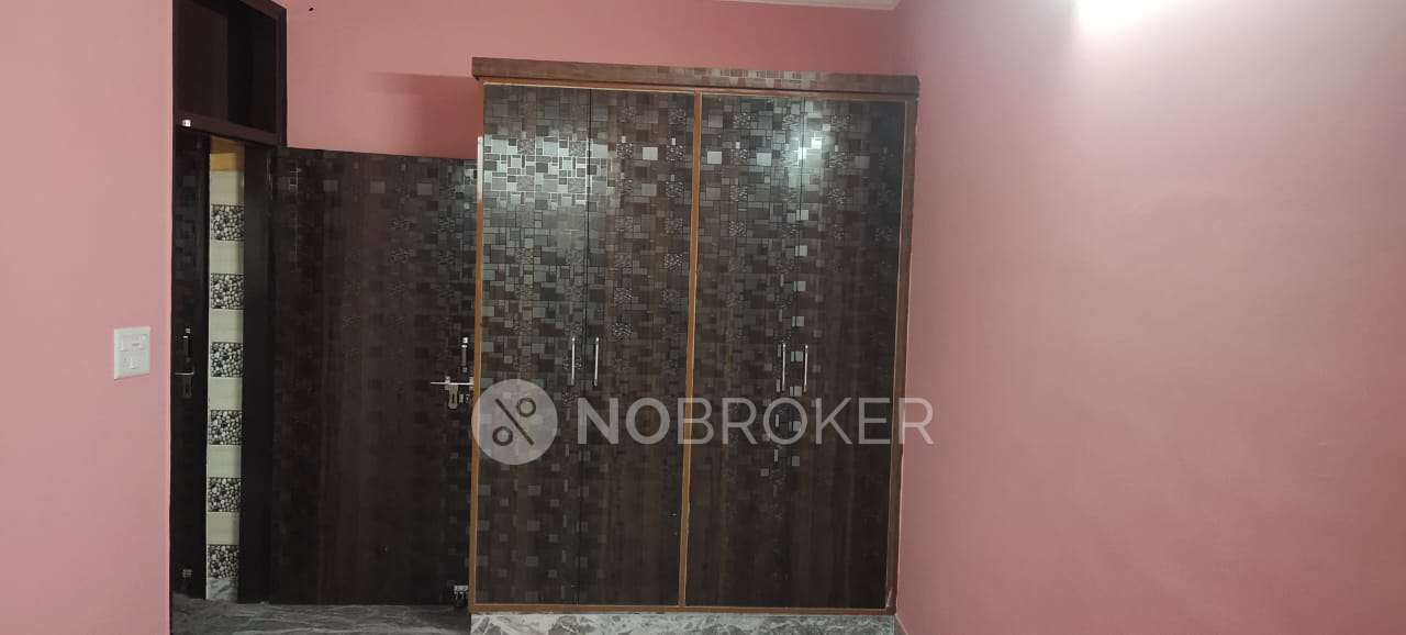 2 BHK Flat In Sheela Bhawan for Rent  In Shalimar Bagh