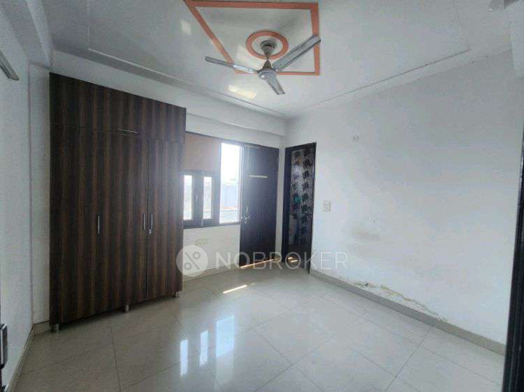 Single Room for Female In 2 BHK  In Block J, Ashok Vihar Phase Iii Extension