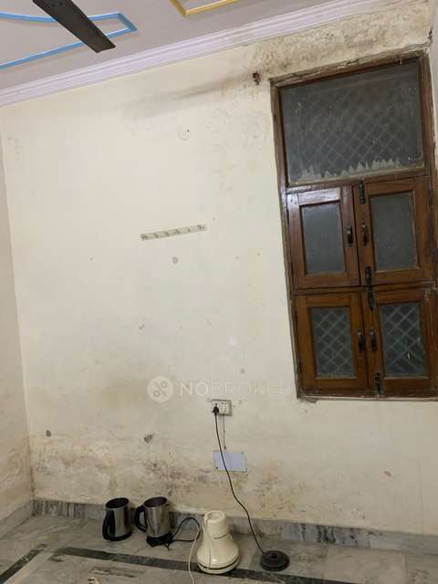 Single Room for Male In 3 BHK  In D8 Aashiyana Apartment Laxminagar In Laxmi Nagar