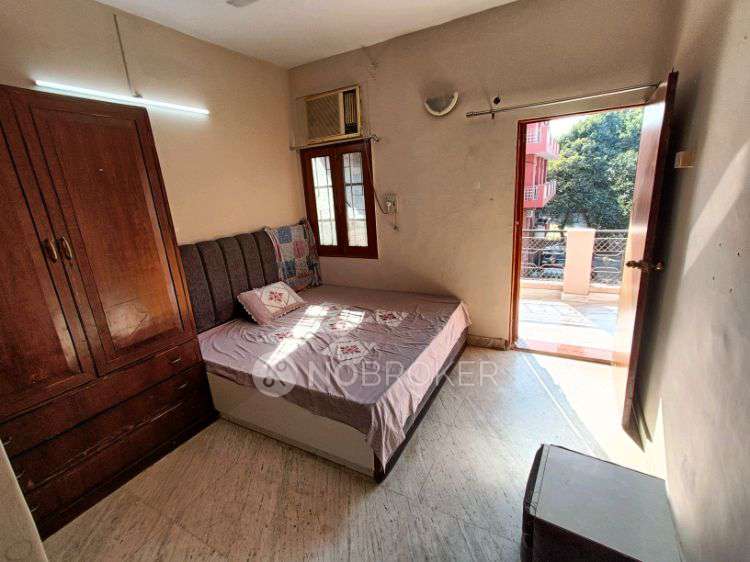 2 BHK Flat In Dda Red Mig Flats  for Rent  In Rajouri Garden