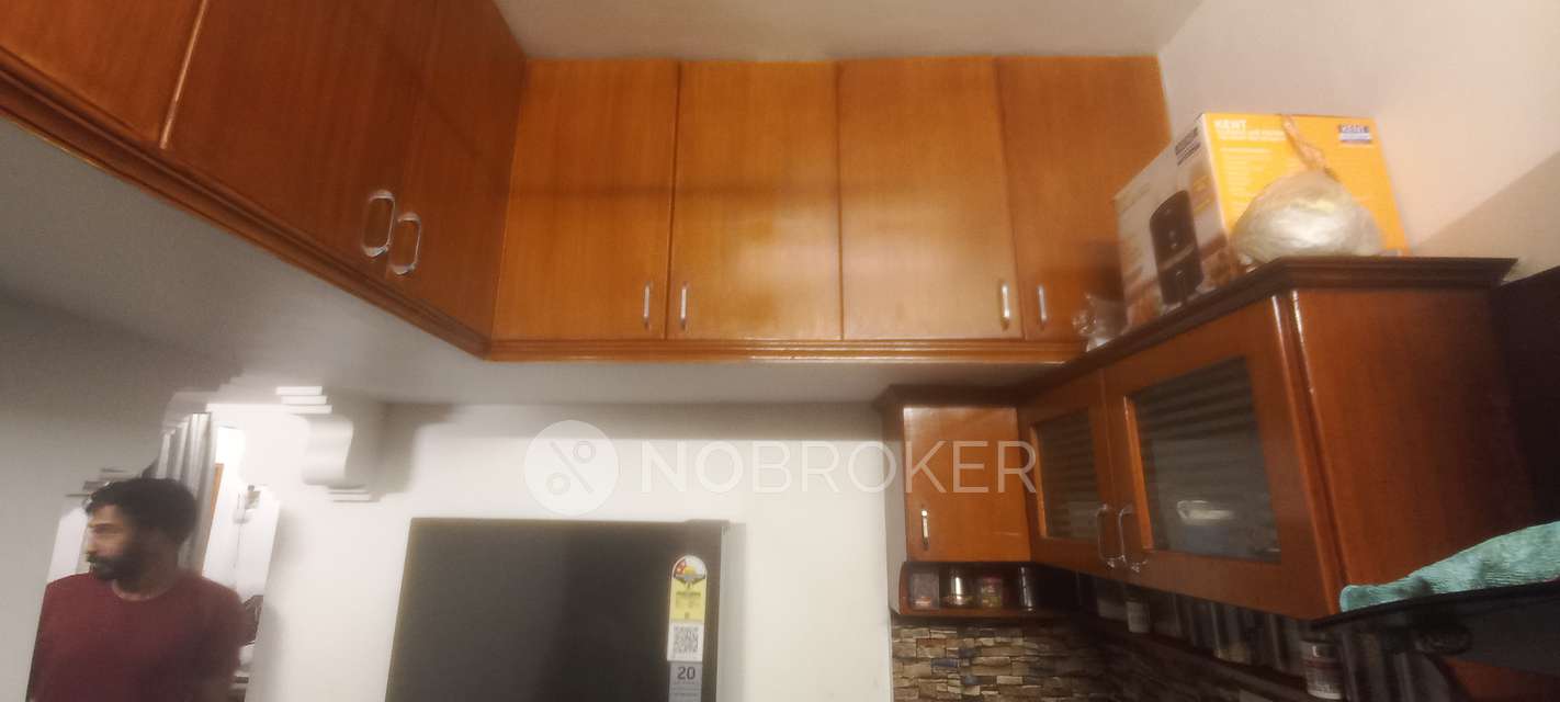 4+ BHK House For Sale  In Yadaval St, Paramesh Nagar, Adambakkam, Chennai