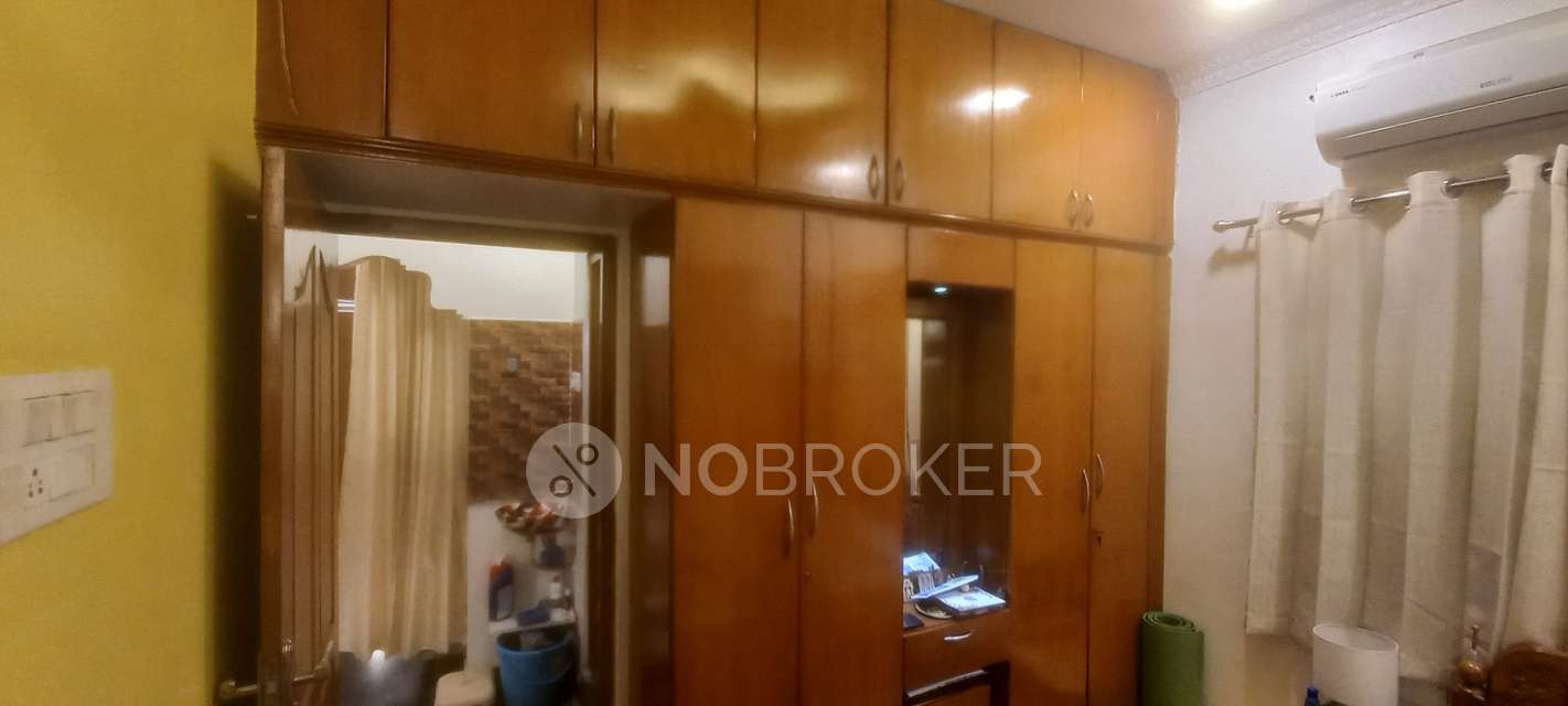 4+ BHK House For Sale  In Yadaval St, Paramesh Nagar, Adambakkam, Chennai