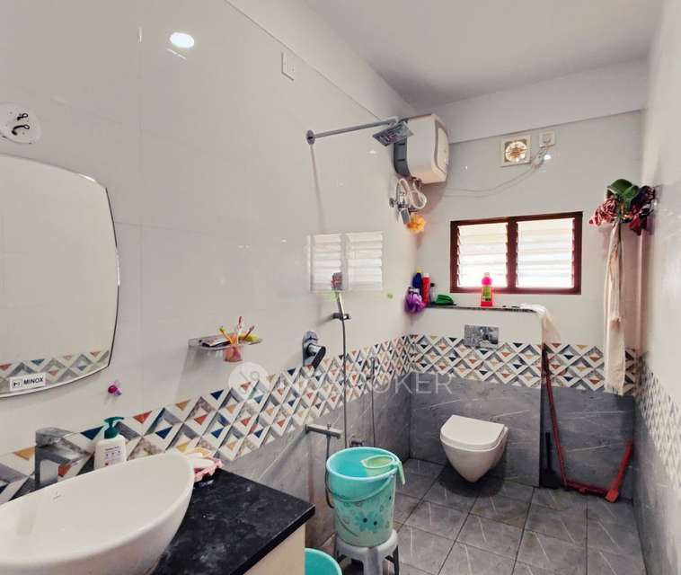 4+ BHK Flat For Sale  In Meenakshi Lakeside Apartment