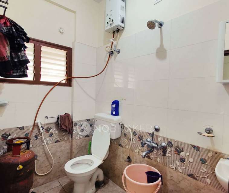 4+ BHK Flat For Sale  In Meenakshi Lakeside Apartment