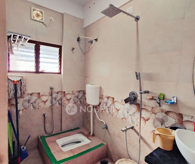 4+ BHK Flat For Sale  In Meenakshi Lakeside Apartment