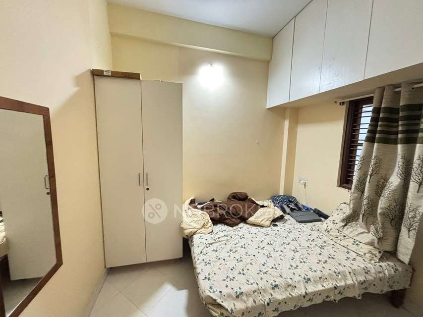 Single Room for Male In 3 BHK  In Swayambhoo Apartments In   J. P. Nagar