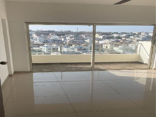 Shared Room for Female In 2 BHK  In Kolte Patil Three Jewels In Katraj Kondhwa Road, Pune