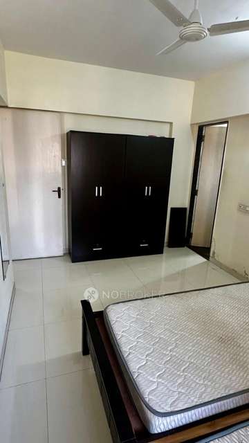 3 BHK Flat In Sunrise Tower Chs For Sale  In Malad East