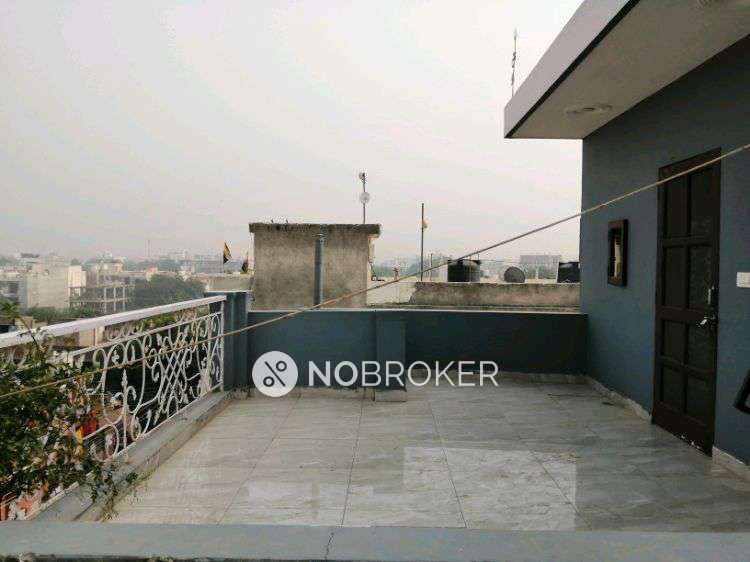 2 BHK Flat In Standalone Building  for Rent  In Sector 40