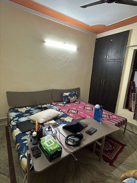 Single Room for Male In 2 BHK  In Sector 47