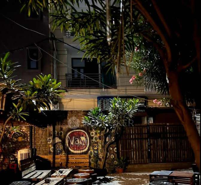 Single Room for Male In 2 BHK  In Saket