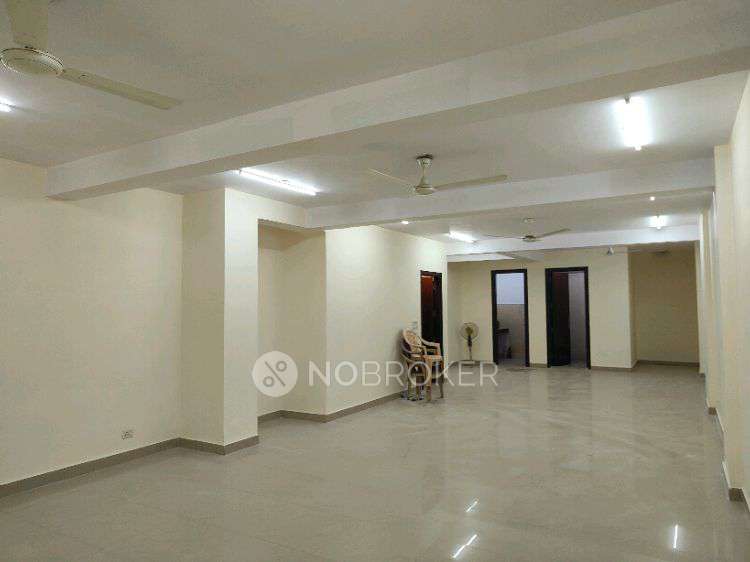 Commercial Property in Safdarjung Enclave, Delhi for Rent 