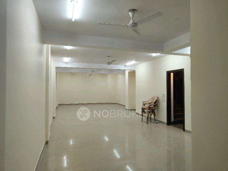 Commercial Property in Safdarjung Enclave, Delhi for Rent 