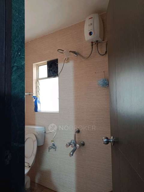 Single Room for Male In 2 BHK  In Mantra Majestica Apartment In  Hadapsar, Pune