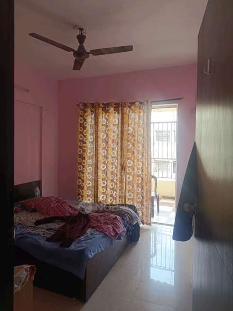 Single Room for Male In 2 BHK  In Mantra Majestica Apartment In  Hadapsar, Pune