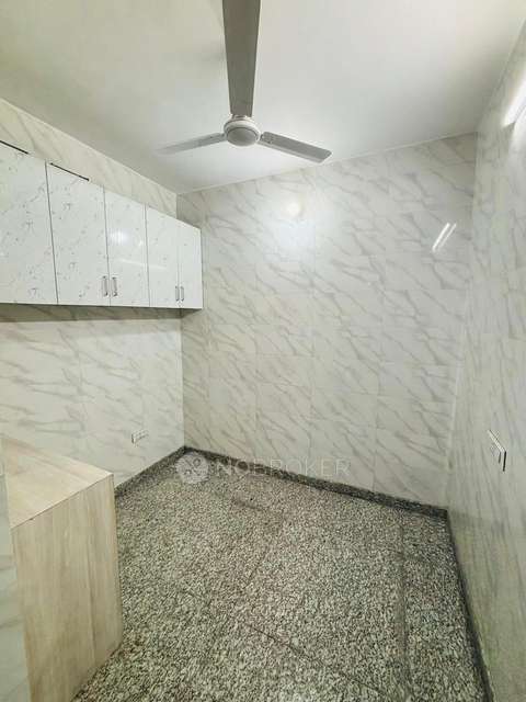 Shop in Shadipur,, Delhi for Rent 