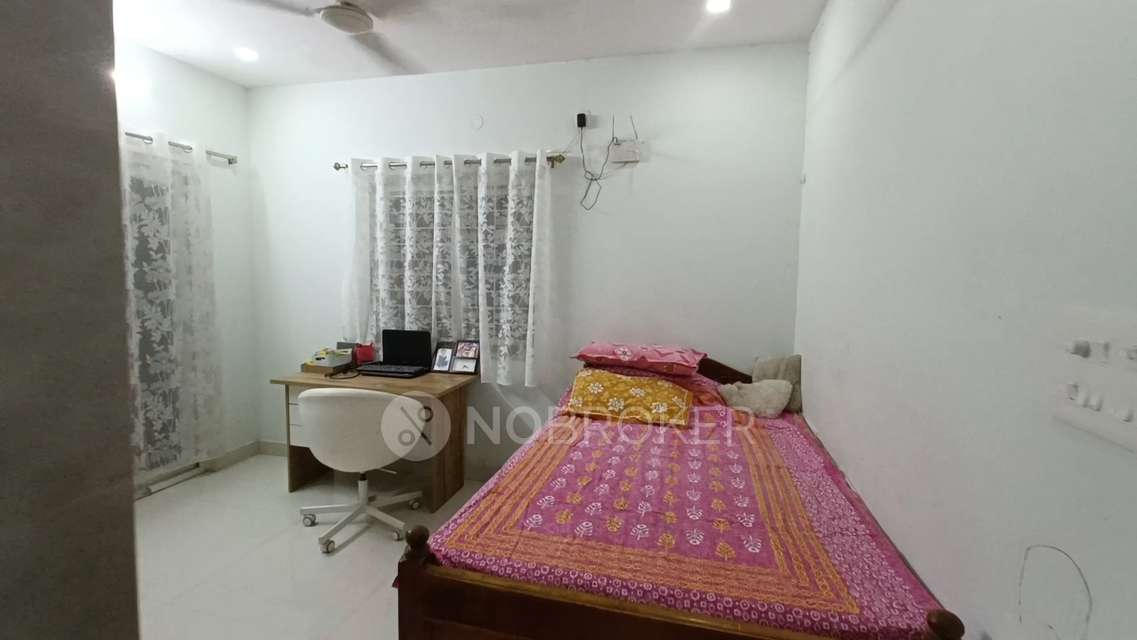 Single Room for Female In 2 BHK  In Lakeview Towers, Hyderabad In Kukatpally, Hyderabad