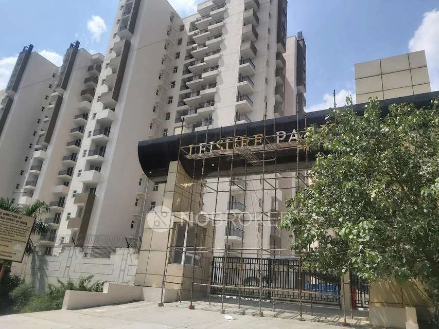 2 BHK Flat In Amarpali Lasor Park For Sale  In Techzone 4