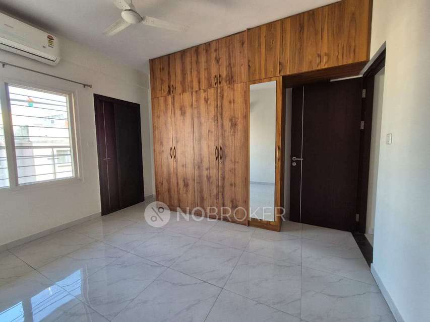 2 BHK Flat In Esteem Splendor, Adugodi For Sale  In Adugodi
