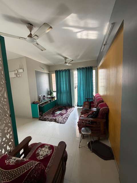 Shared Room for  In 2 BHK  In Apartment  In Hinjewadi