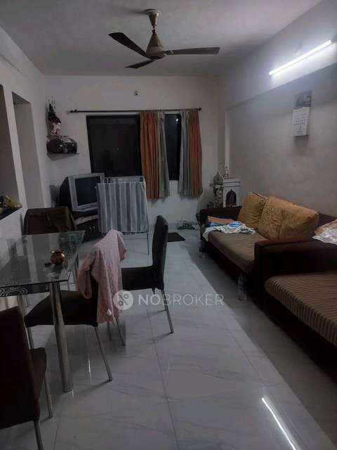 Single Room for Female In 3 BHK  In Tain Square In Wanwadi
