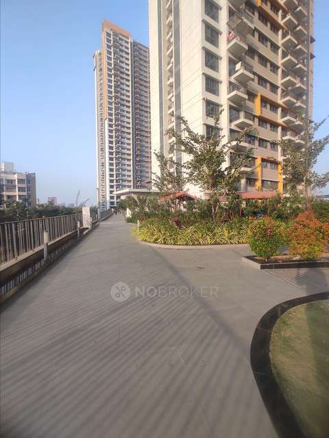 2 BHK Flat In Amanora Gold Towers, Pune For Sale  In Hadapsar