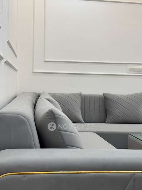 Single Room for Male In 2 BHK  In Suncity Avenue 76 In Suncity Avenue 76