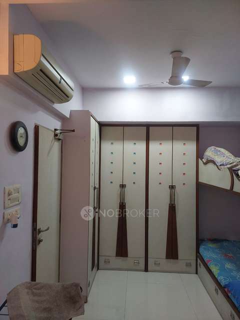 2 BHK Flat In Mustafa Manzil, Kamathipura For Sale  In Kamathipura