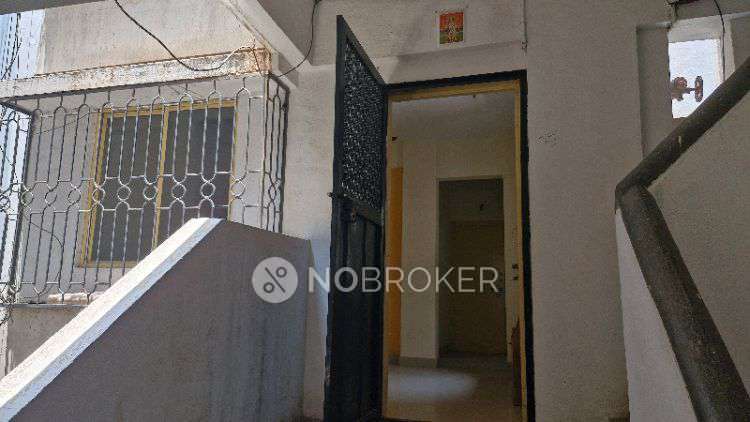 Single Room for Female In 2 BHK  In Shakun Apartment In Narayan Peth