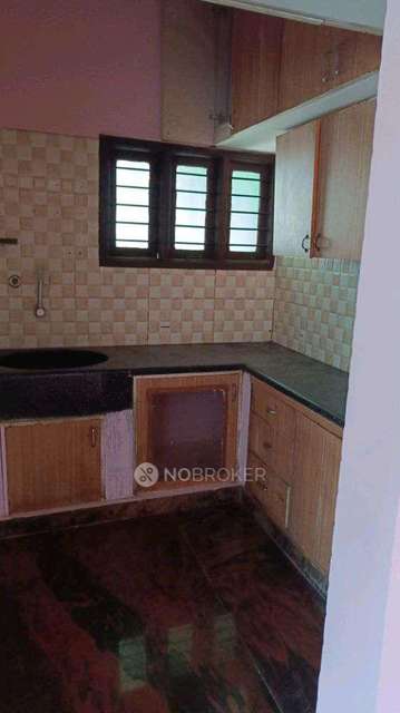4+ BHK House For Sale  In Halanayakanahalli