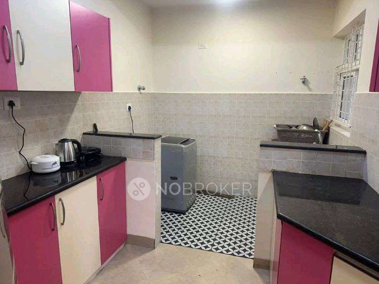 Single Room for Female In 3 BHK  In Vasathi Avante In Rachenahalli