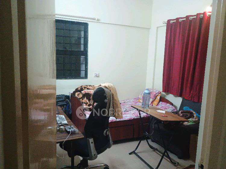 Single Room for Male In 2 BHK  In Magarpatta City Iris In Hadapsar