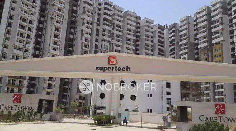 Single Room for Male In 3 BHK  In Supertech Capetown In Sector 74