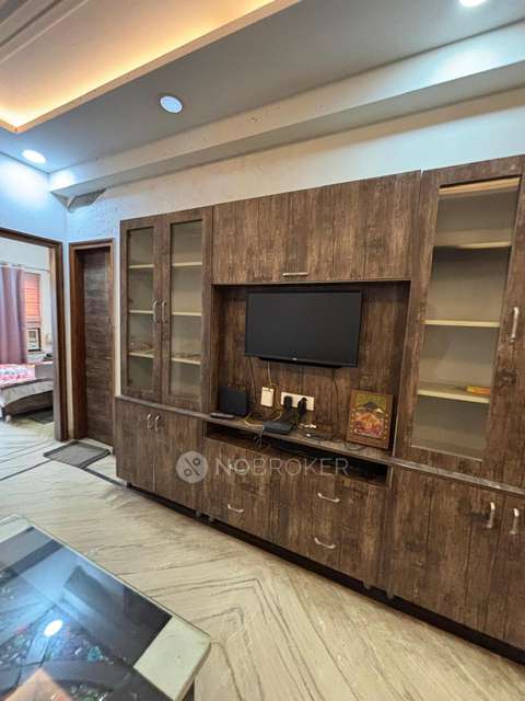 Single Room for Male In 2 BHK  In Sector 40