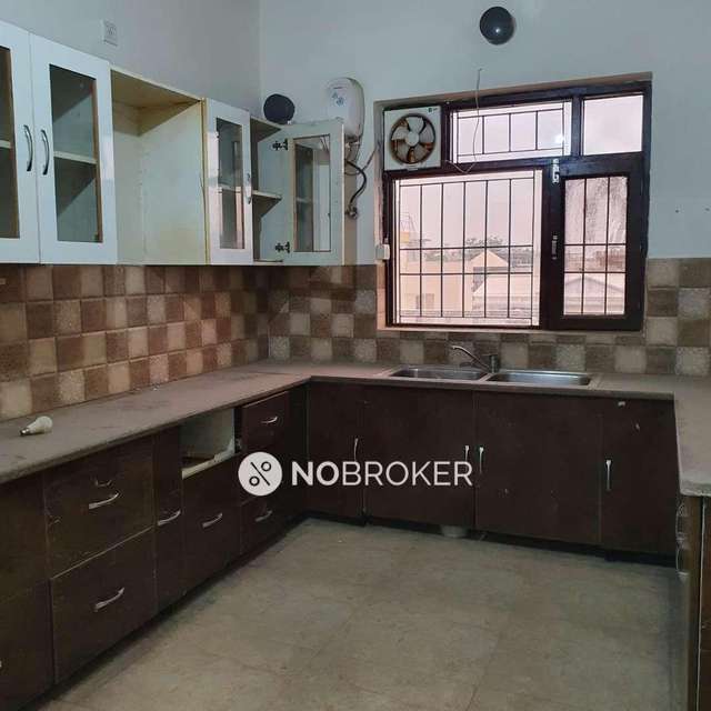 3 BHK Flat In Standalpne Building For Sale  In Sector 10a