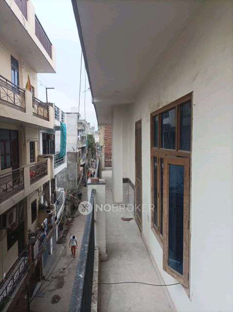Single Room for Male In 3 BHK  In Aya Nagar