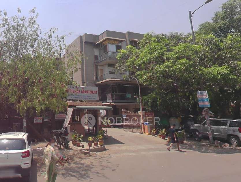 Single Room for Female In 2 BHK  In Friends Apartment In Patparganj