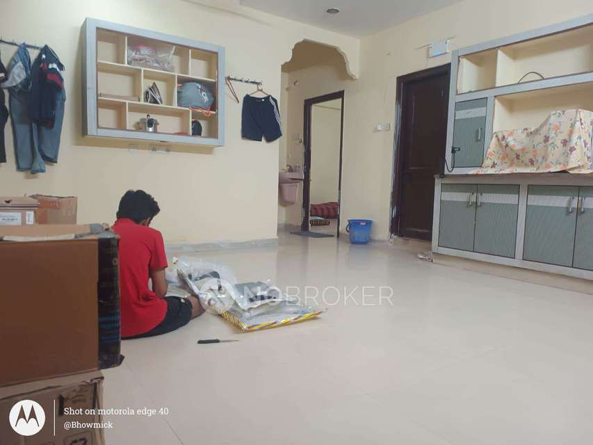 Single Room for Male In 2 BHK  In Mahagowli Rukmaji Towers In  Gowlidoddy