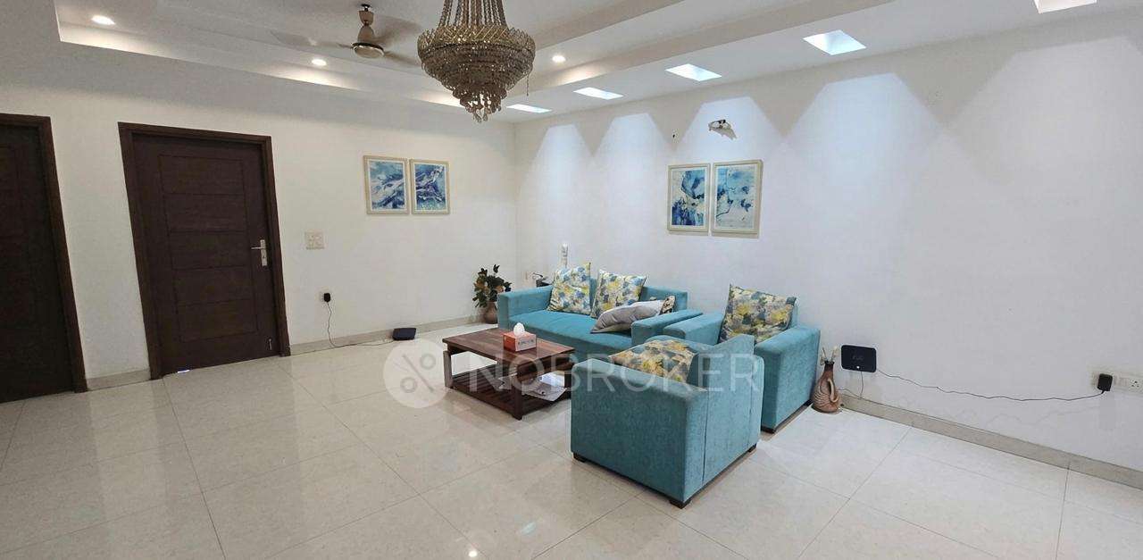 Single Room for Male In 4 BHK  In Sector 43