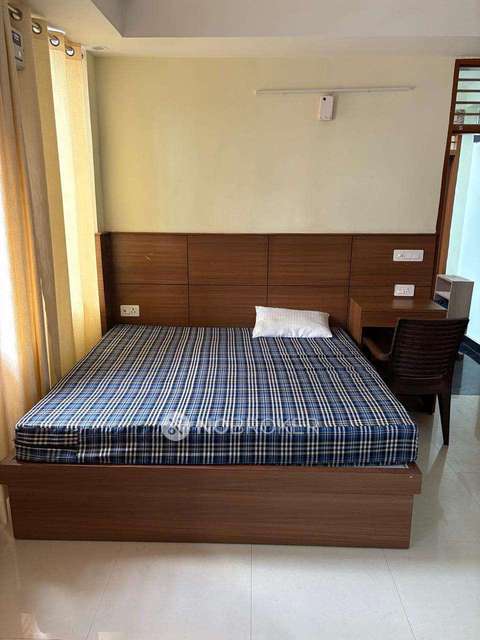 1 RK Flat In Standalone  For Sale  In Sector 40