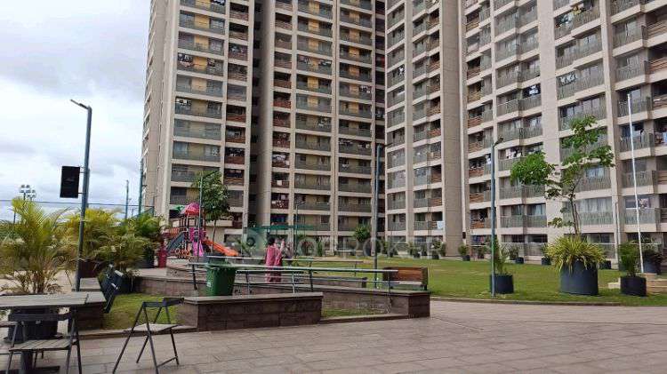 Single Room for Female In 2 BHK  In Arvind Oasis In Nagasandra