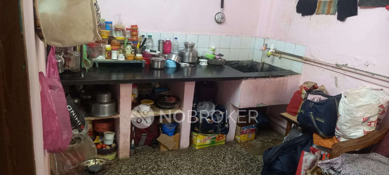 Shared Room for Female In 1 RK  In Shukrawar Peth, 