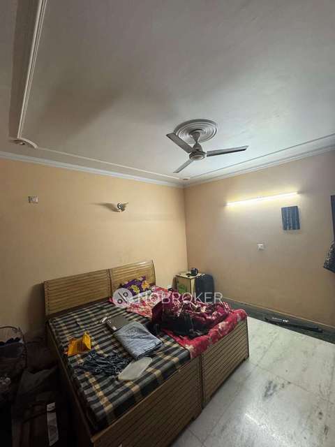 Single Room for Male In 3 BHK In Sector 14